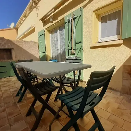 Small 40m With Terrace Near The Holiday home