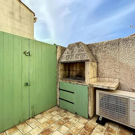 Small 40m With Terrace Near The