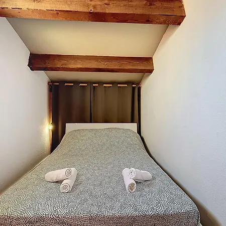 Small 40m With Terrace Near The Holiday home *