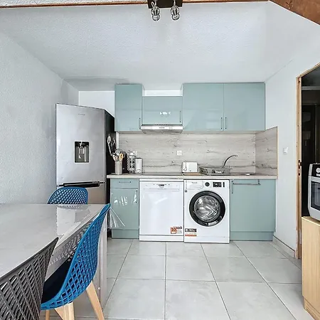 Small 40m With Terrace Near The Fleury (Aude)