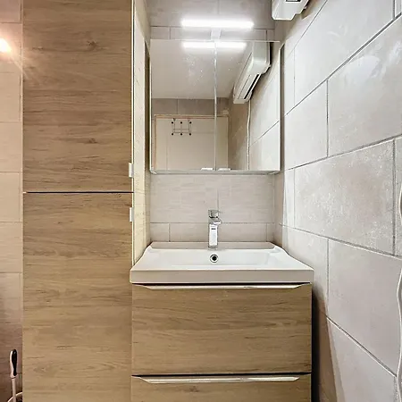 Small 40m With Terrace Near The